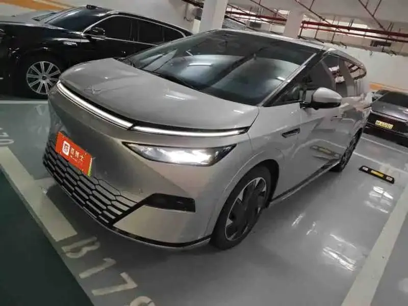 XPeng X9