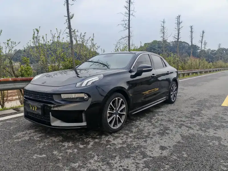 Lynk & Co 03