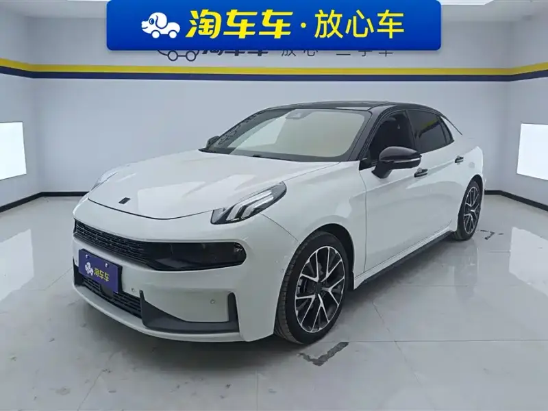 Lynk & Co 03
