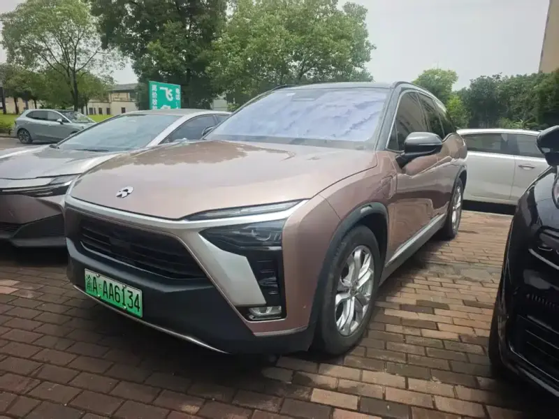 NIO ES8