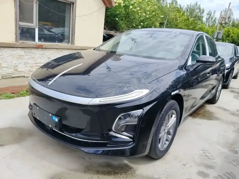 Hongqi E-QM5