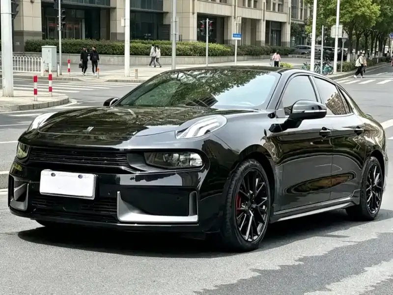 Lynk & Co 03
