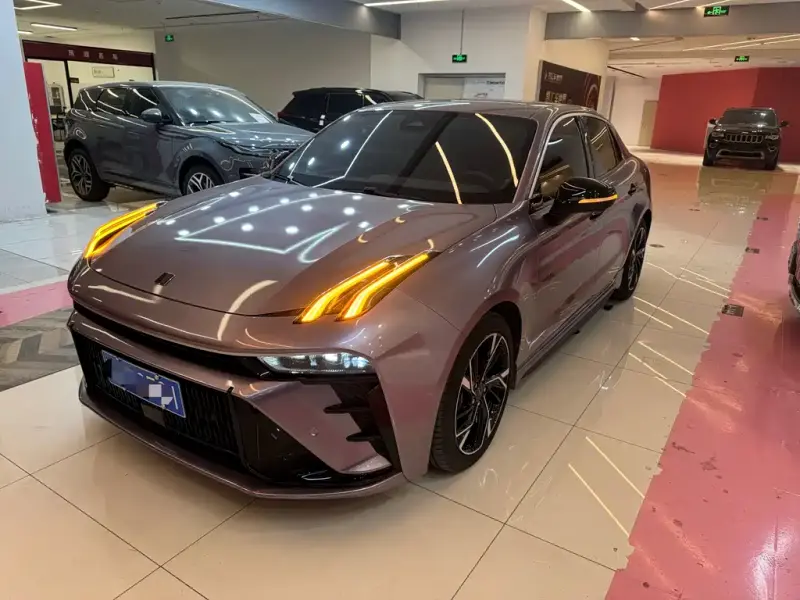 Lynk & Co 03