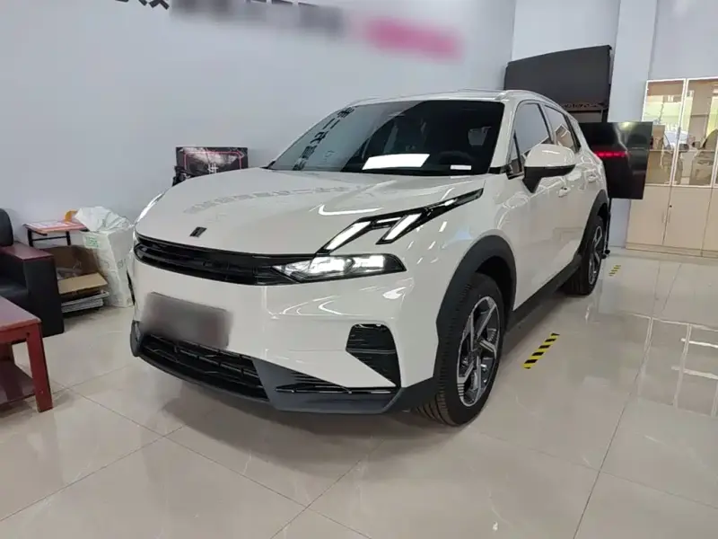 Lynk & Co 06