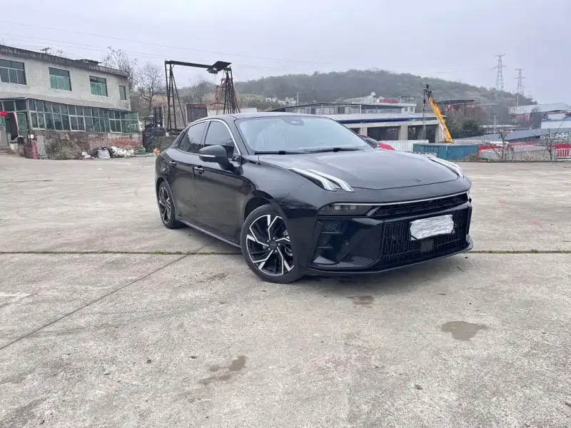 Lynk & Co 03