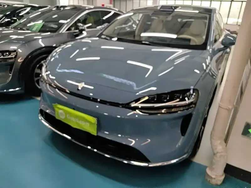 Luxeed Zhijie R7