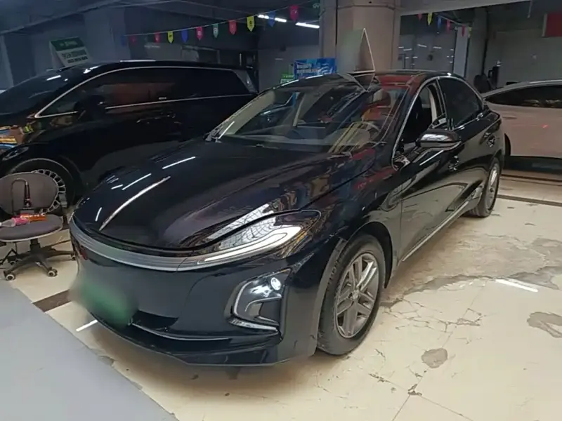 Hongqi E-QM5