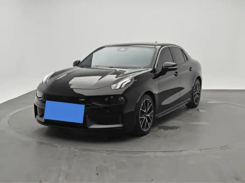 Lynk & Co 03