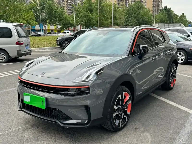Lynk & Co 06