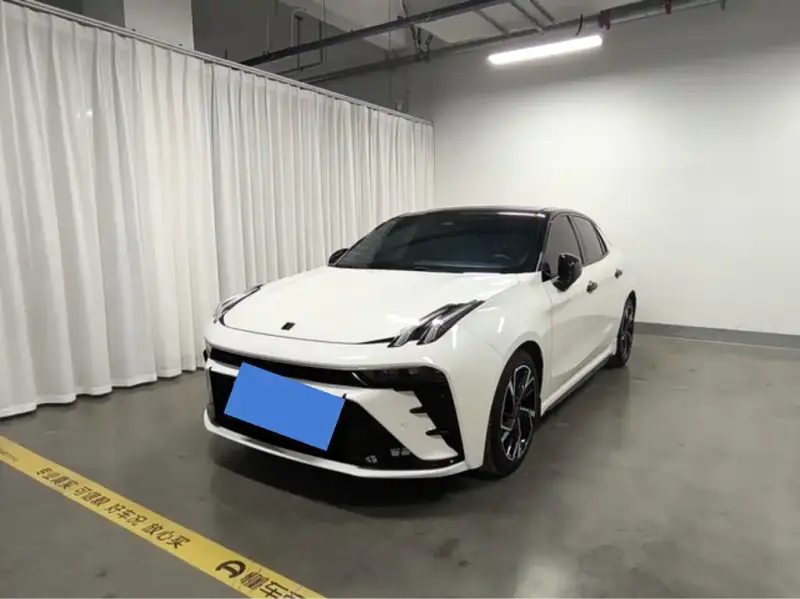 Lynk & Co 03