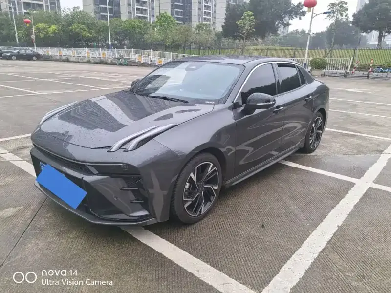 Lynk & Co 03
