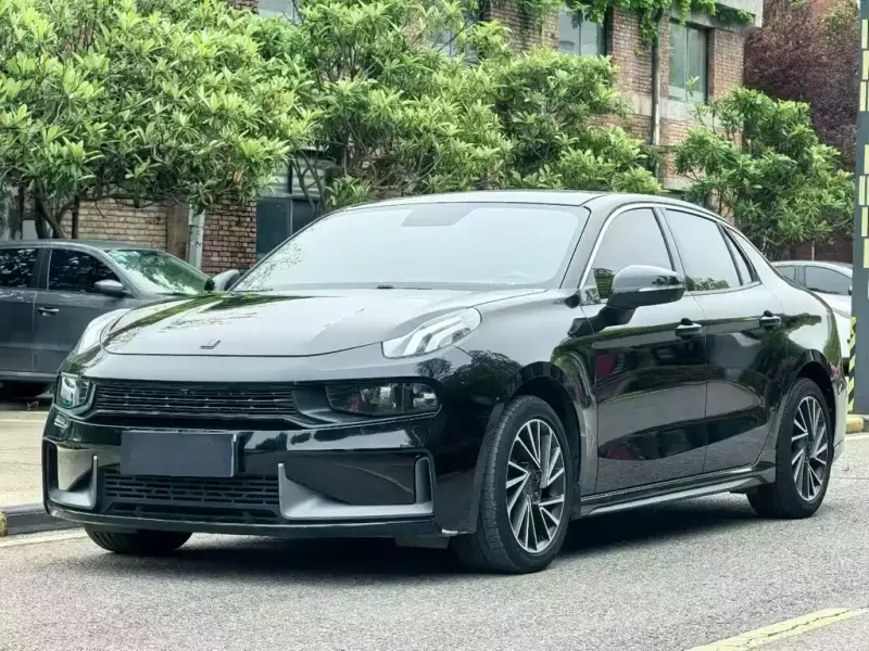 Lynk & Co 03