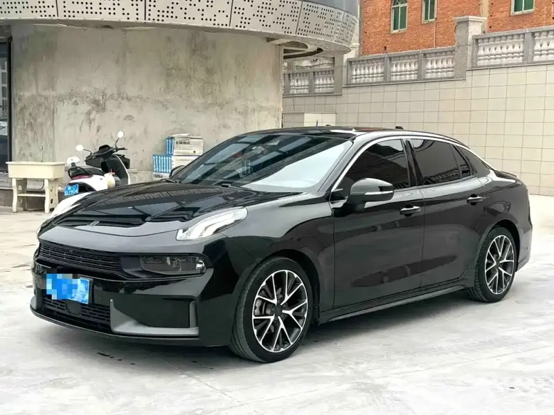 Lynk & Co 03