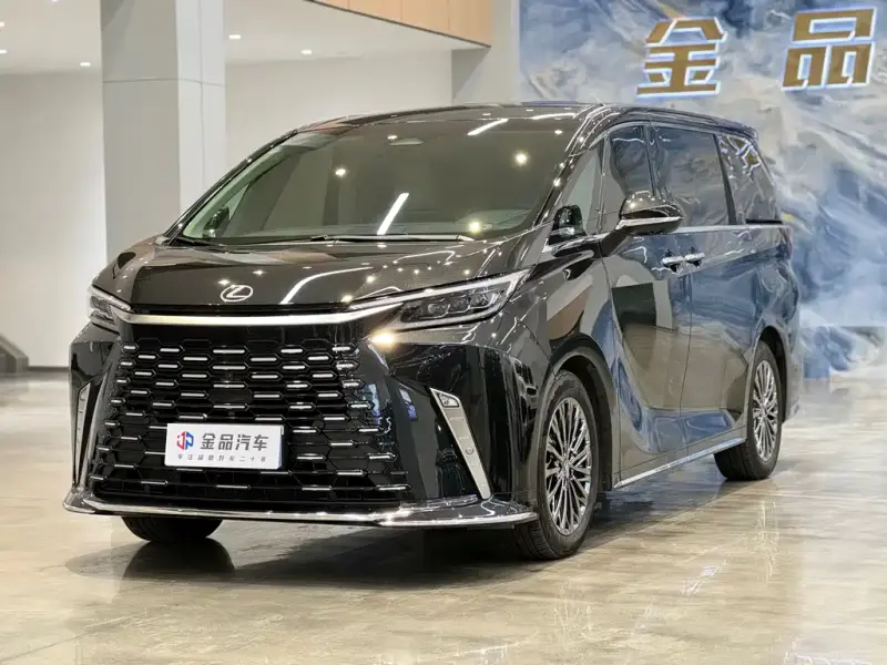 Lexus LM