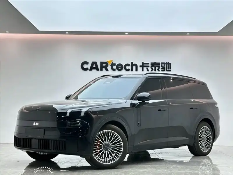 Lynk & Co 900