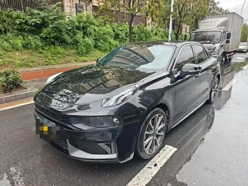 Lynk & Co 03