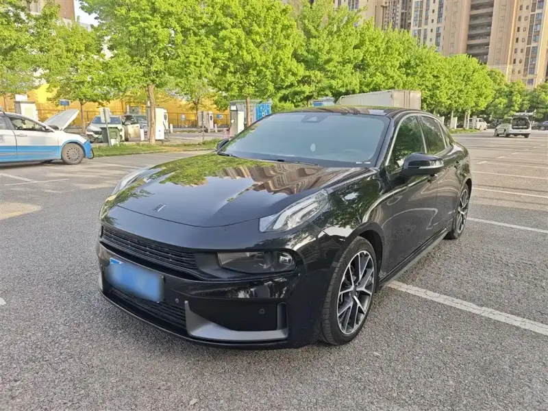 Lynk & Co 03