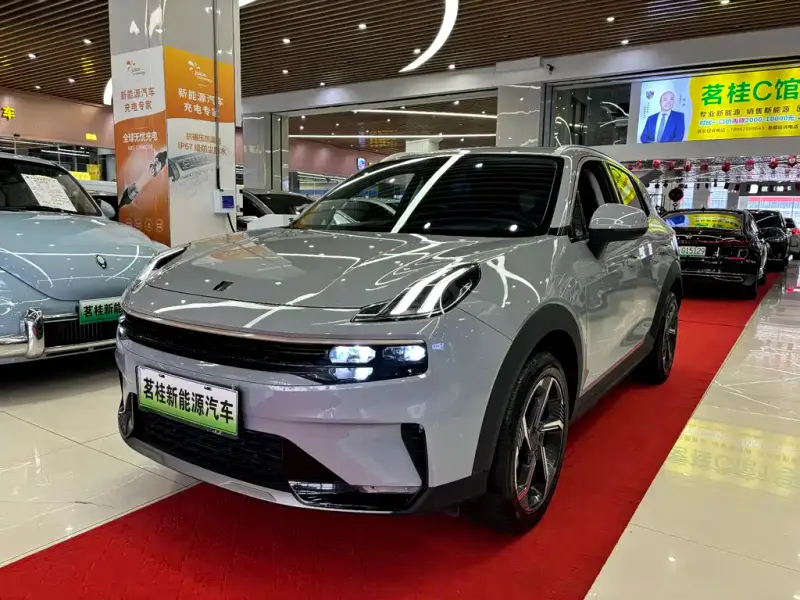 Lynk & Co 06 EM-P