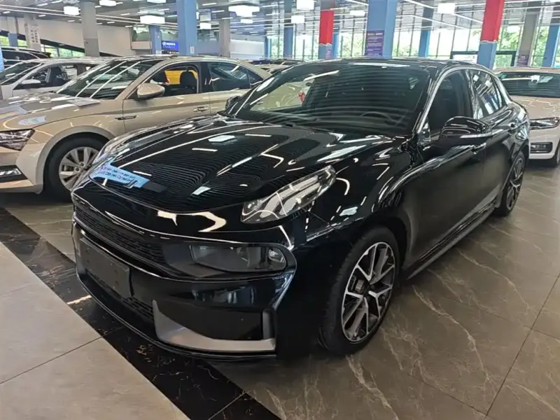 Lynk & Co 03
