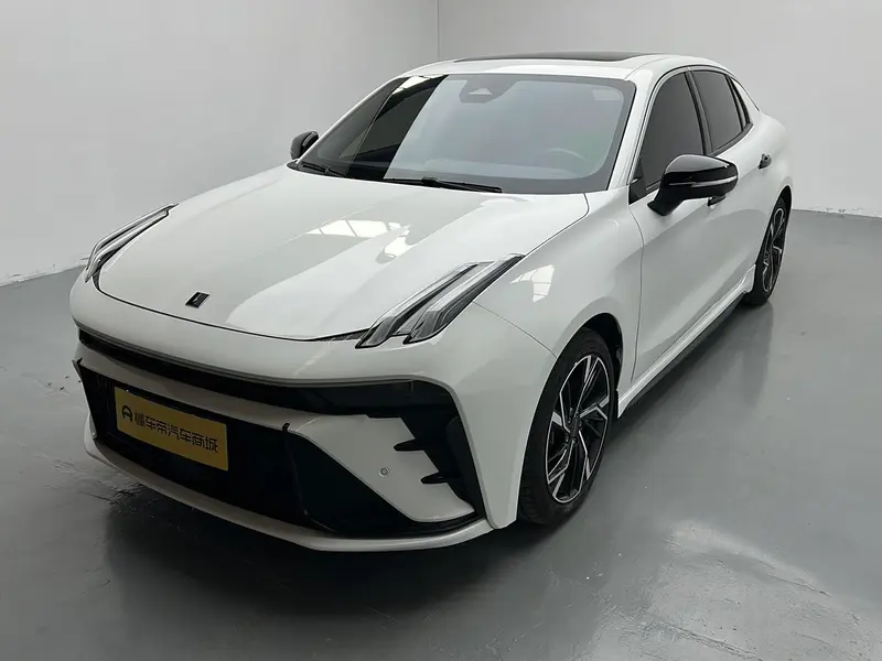 Lynk & Co 03