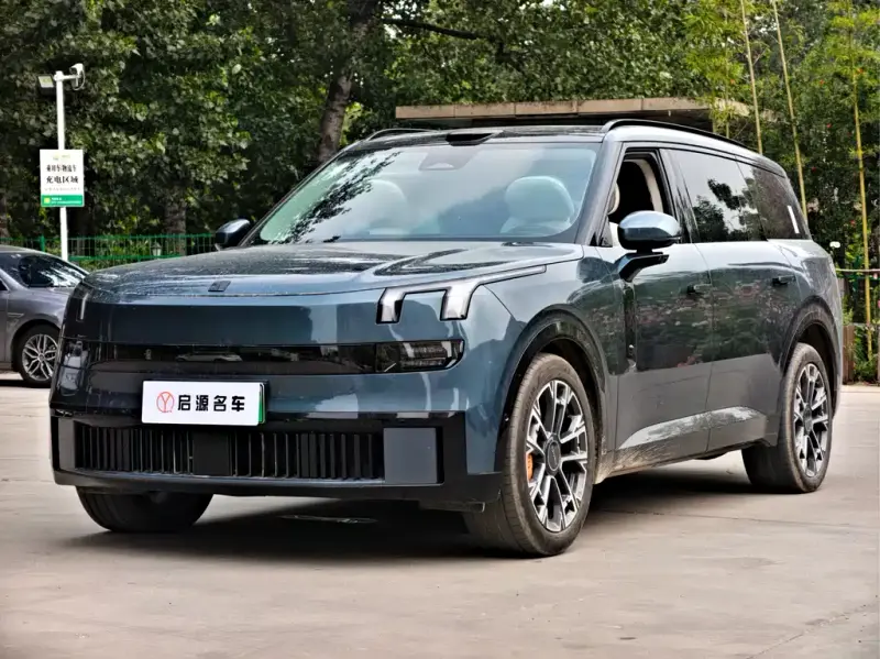 Lynk & Co 900