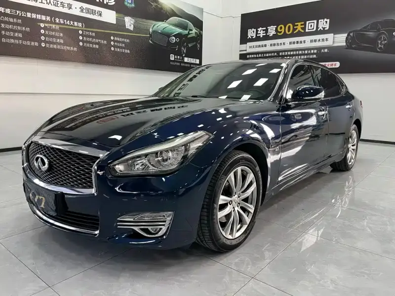 Infiniti Q70