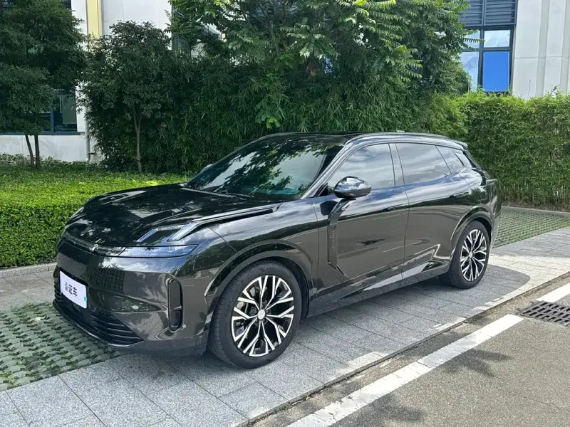 Lynk & Co 08 EM-P