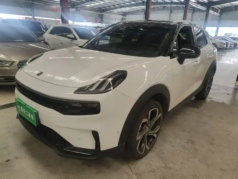 Lynk & Co 06