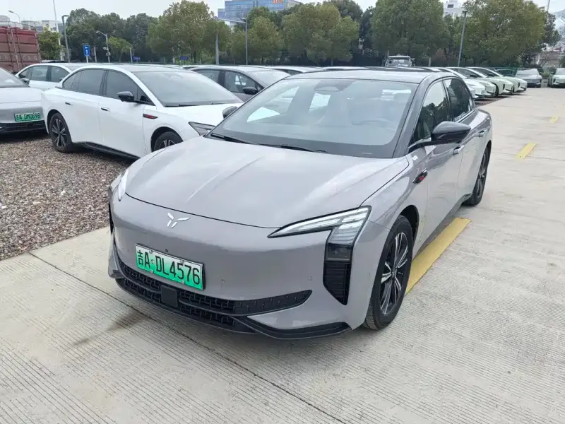 Hongqi EH7
