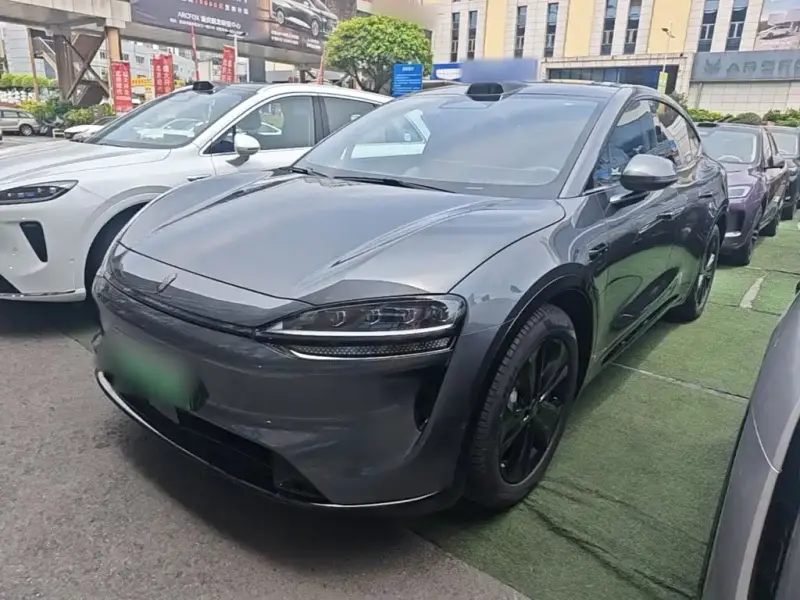 Luxeed Zhijie R7