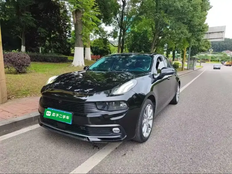 Lynk & Co 03