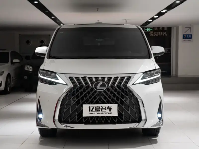 Lexus LM