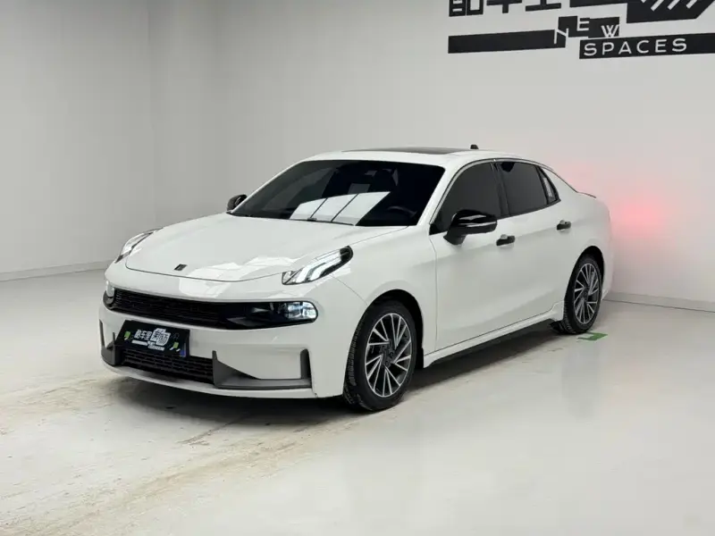 Lynk & Co 03