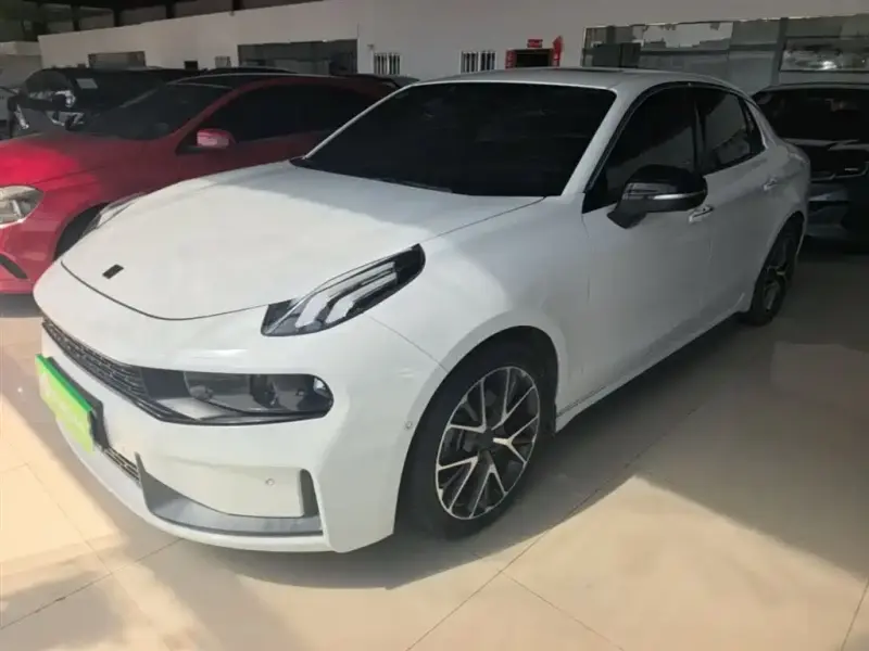 Lynk & Co 03