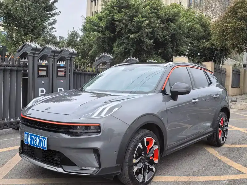 Lynk & Co 06