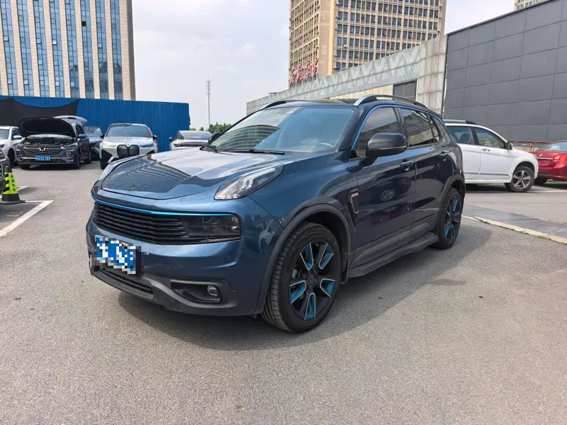 Lynk & Co 01