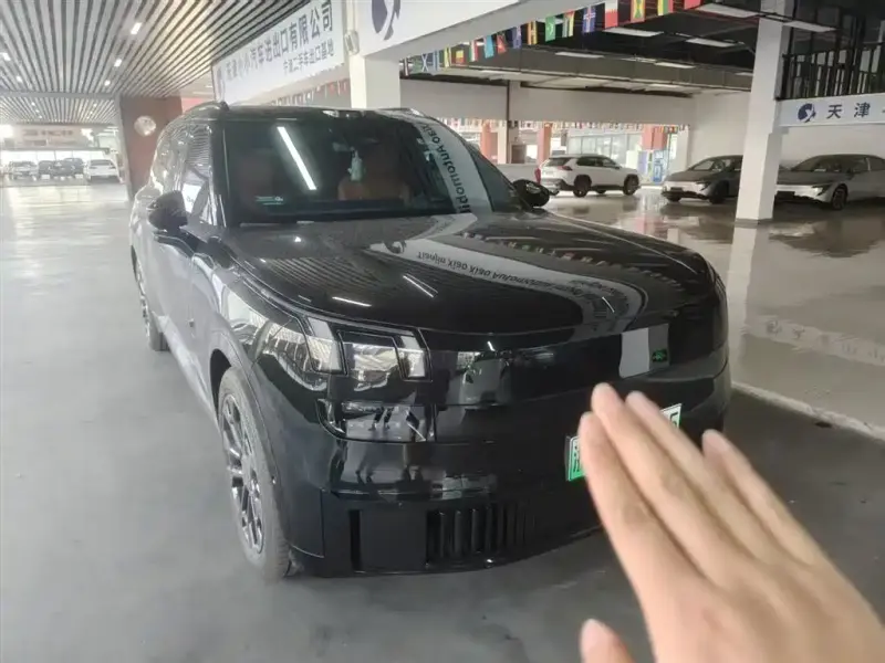Lynk & Co 900