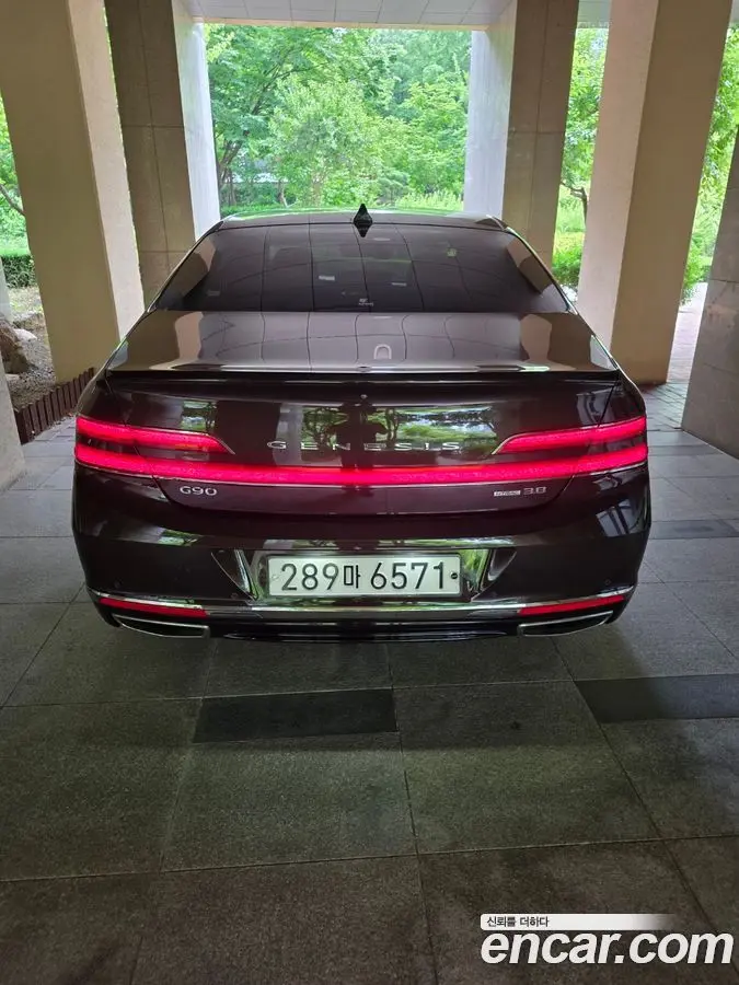 Genesis G90