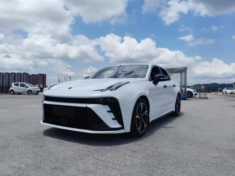 Lynk & Co 03