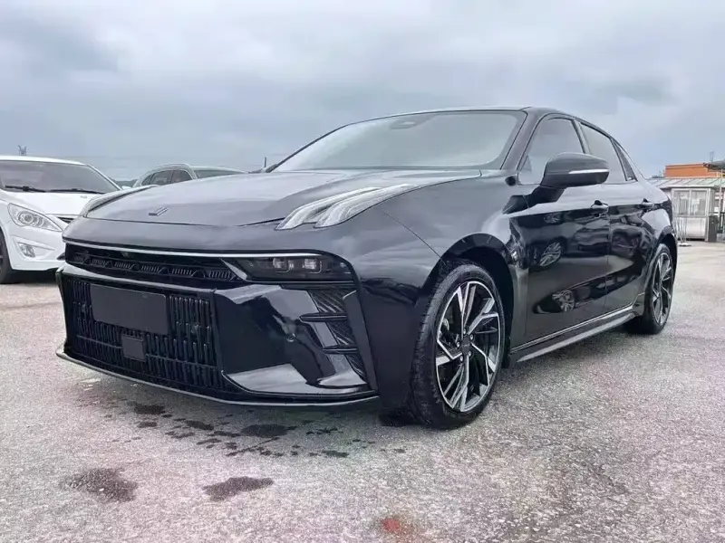 Lynk & Co 03