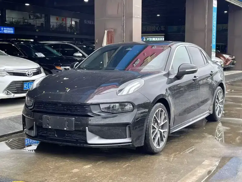Lynk & Co 03