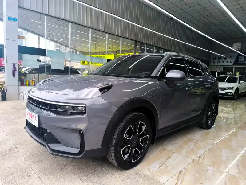 Lynk & Co 06