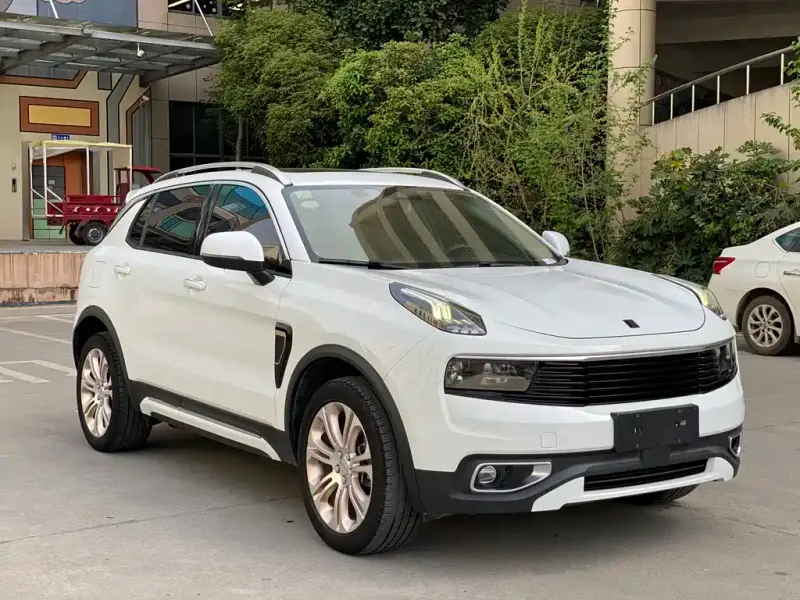 Lynk & Co 01