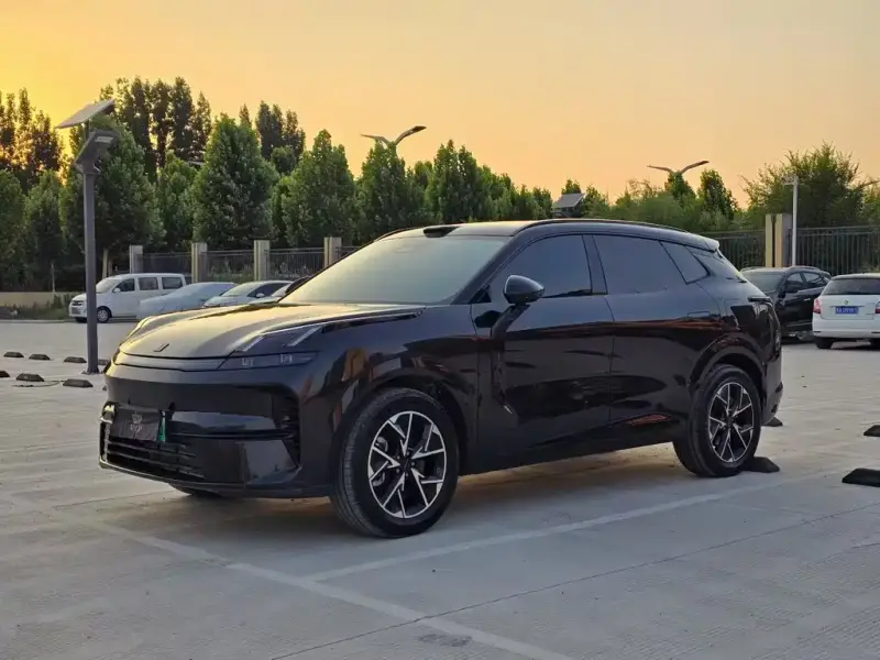 Lynk & Co 08 EM-P