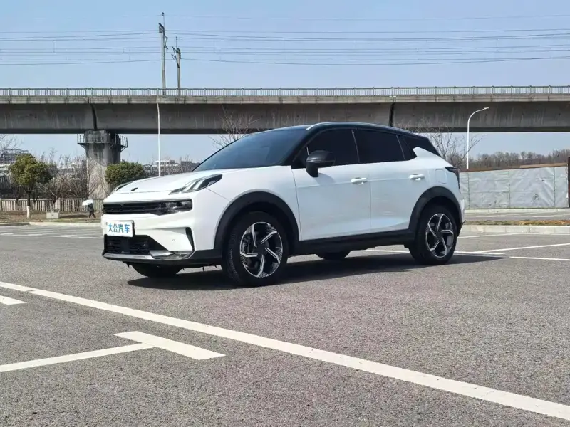 Lynk & Co 06
