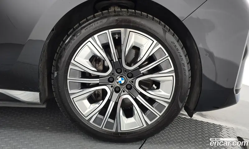 BMW i7