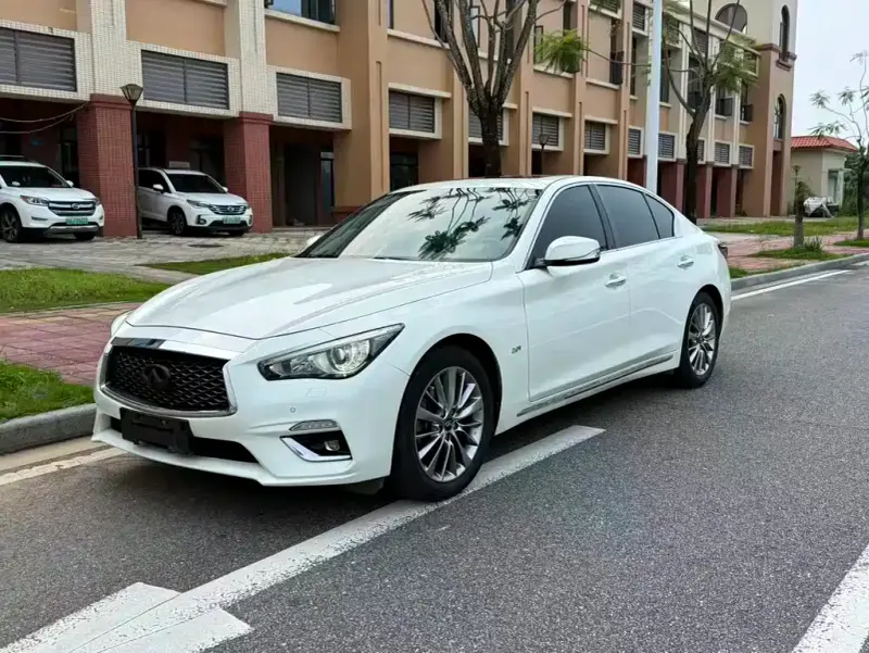 Infiniti Q50L