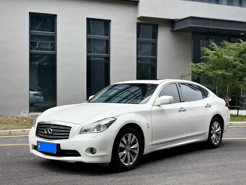 Infiniti Q70