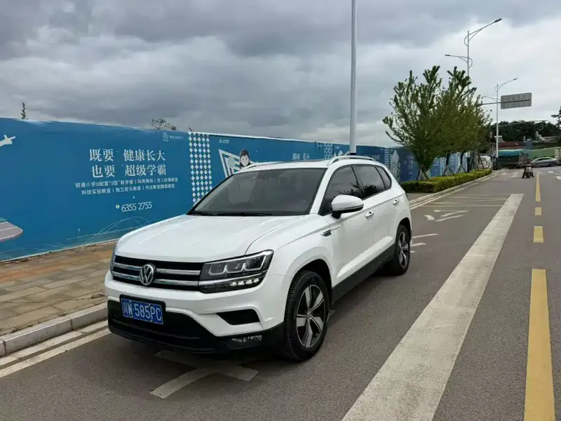 Volkswagen Tharu