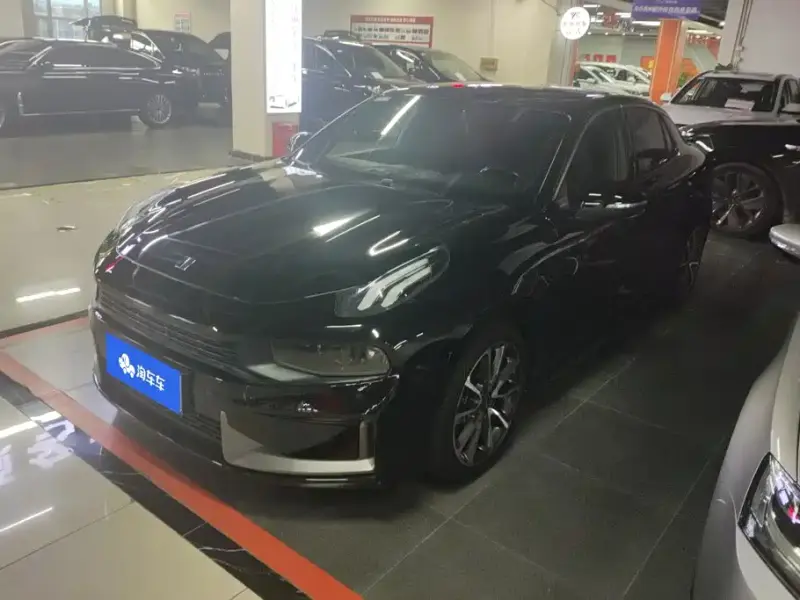 Lynk & Co 03